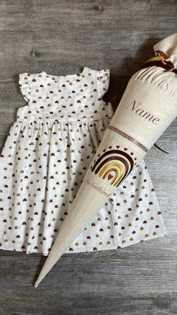 Personalisierte Schultüte Regenbogen aus Musselin Beige – 70 cm mit Papprohling – Name & Jahr bestickt – Boho Einschulung Mädchen