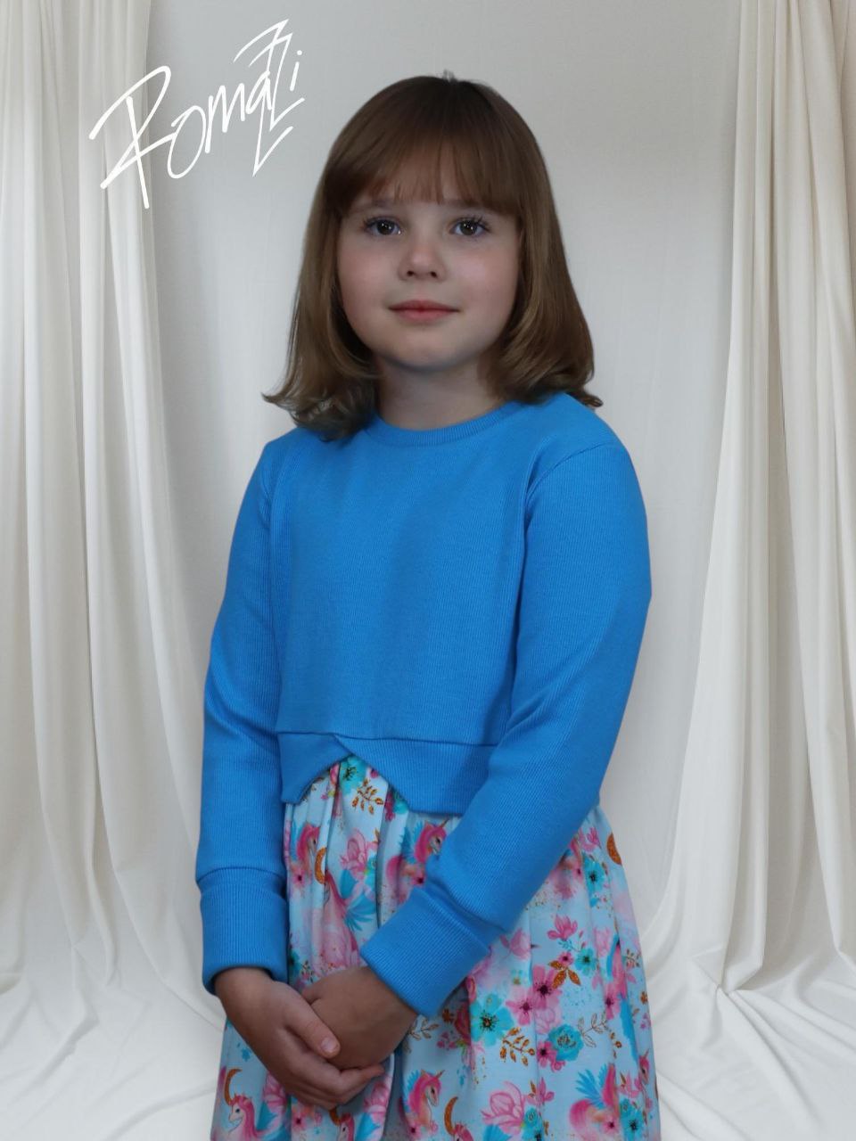 Kinderkleidung Mädchen- Kleid aus Bündchen und Baumwolljersey mit Taillenband.