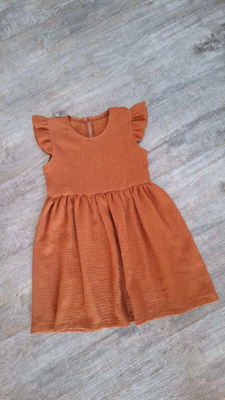 Musselin Kleid Mädchen – Baby Kleid mit Flügelärmeln – Sommerkleid aus Baumwolle – Handgemachtes Kinderkleid.