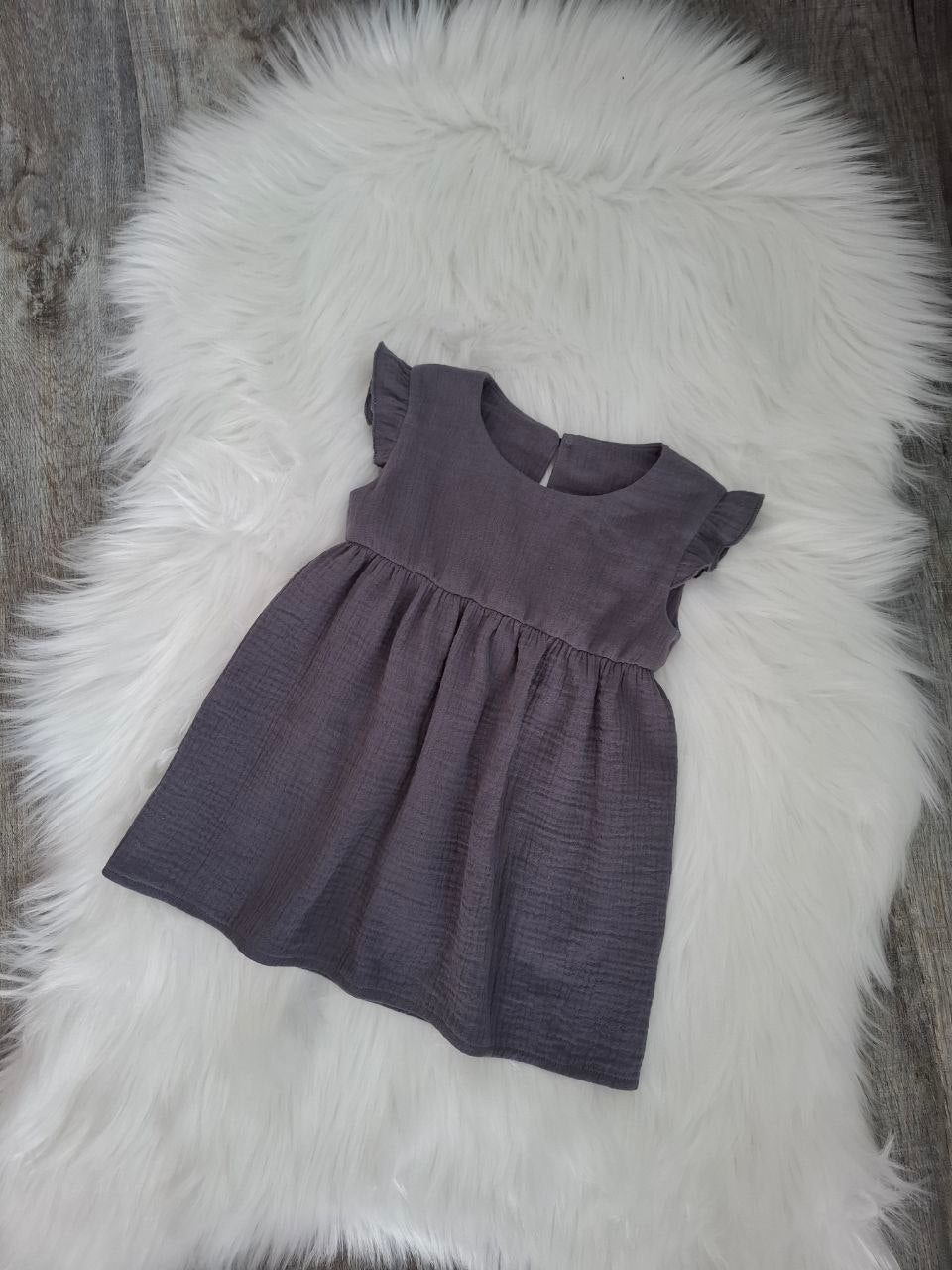 Musselin Kleid Mädchen – Baby Kleid mit Flügelärmeln – Sommerkleid aus Baumwolle – Handgemachtes Kinderkleid.