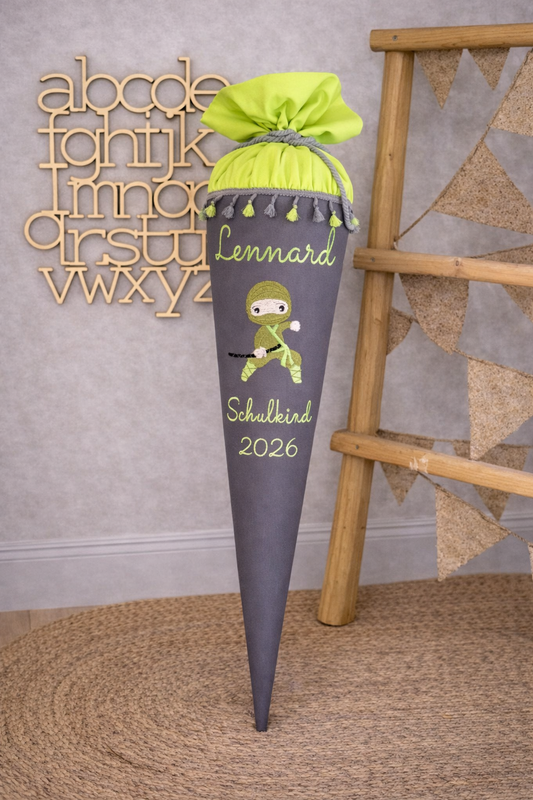Personalisierte Schultüte Ninja grau grün – 70 cm mit Papprohling – Stoff Schultüte Junge aus Canvas – Name bestickt – Einschulung