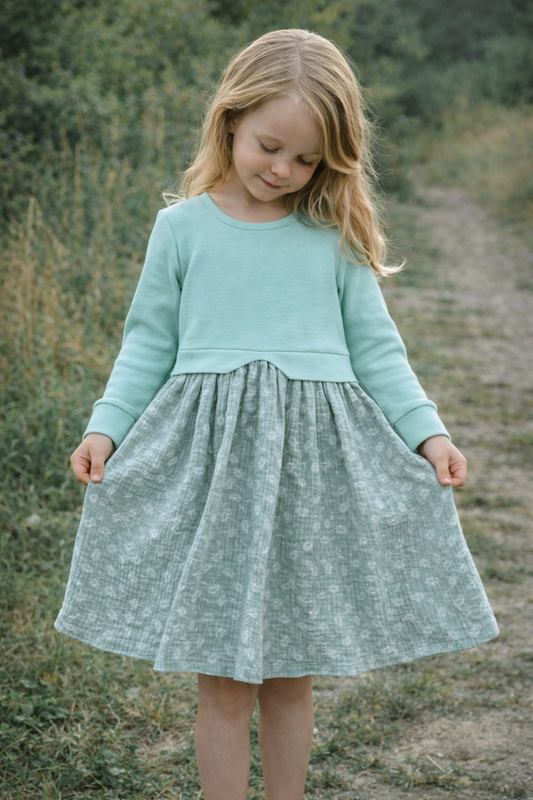 Kleid - Mädchen Kleid aus Bündchen  in Mintgrün und Musselin mit Pusteblüme und Taillenband.
