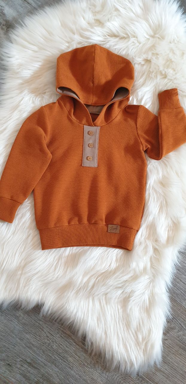 Handgemachter Pullover Kinderpullover, Langarmshirt mit Kaputze. In Cognac Farbe