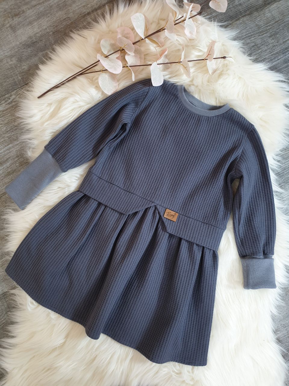 Ein Bambi Kleid Sweater Kleid für Mädchen mit Bambi Muster und Waffeljersey ab Gr.110 bis Gr. 140