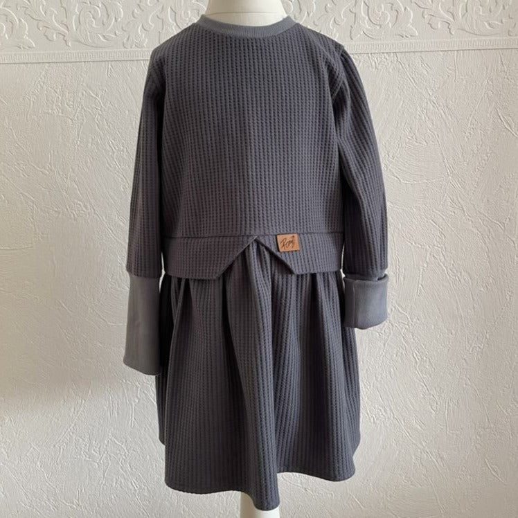 Ein Bambi Kleid Sweater Kleid für Mädchen mit Bambi Muster und Waffeljersey ab Gr.110 bis Gr. 140