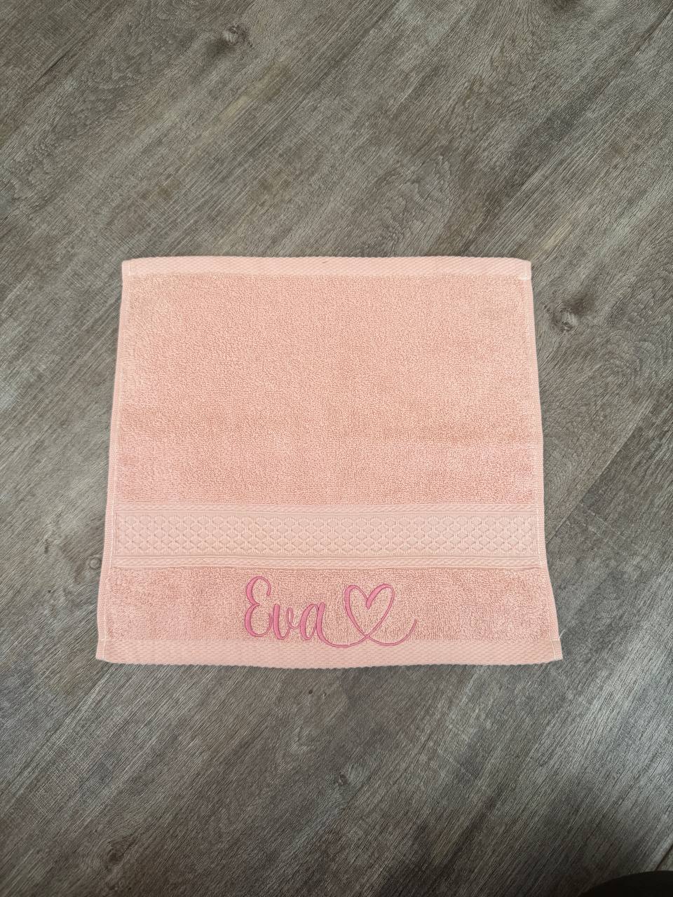 Personalisierte Handtücher mit gesticktem Namen – Rosa für Mädchen / Blau für Jungen – 3 Größen