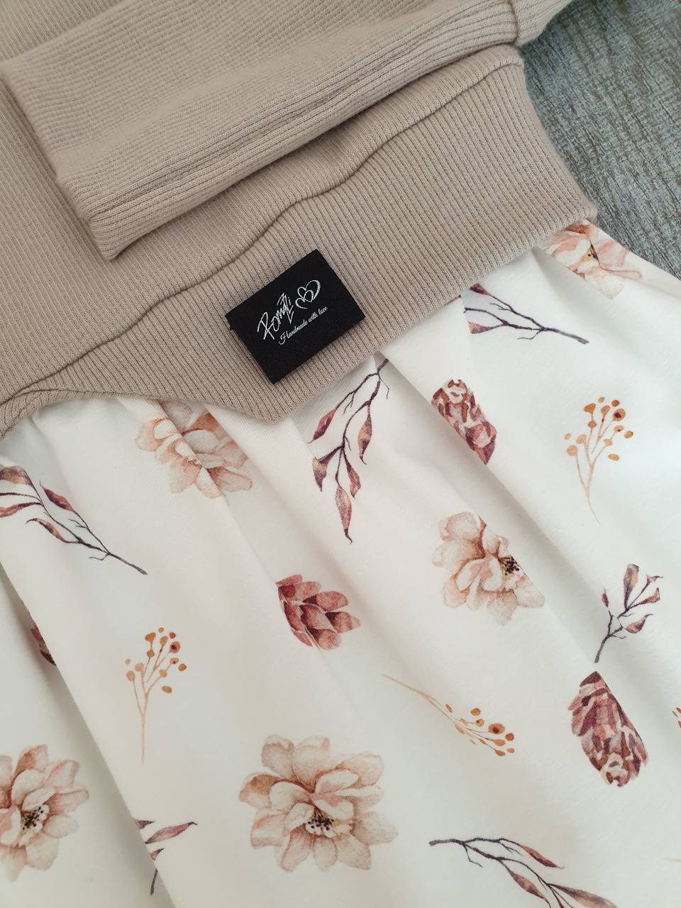 „Mädchen Festkleid mit Blumen • handgemachtes Kinderkleid • Taufe Einschulung Hochzeit • Größe  110 116 122 128“