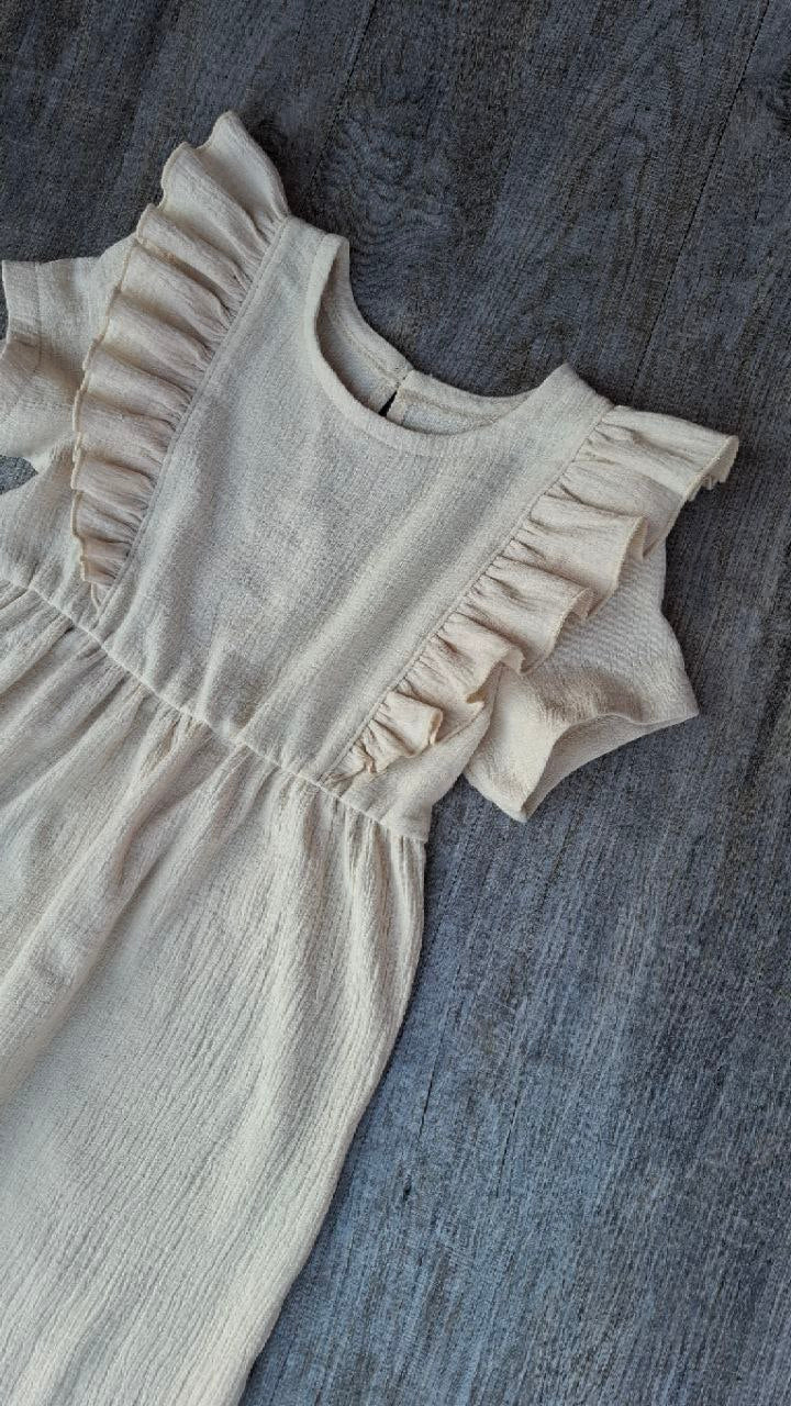 Sommerkleid aus Musselin – Rüschenkleid für Mädchen – Farben: Sand, Blau, Grau – Gr. 86–134
