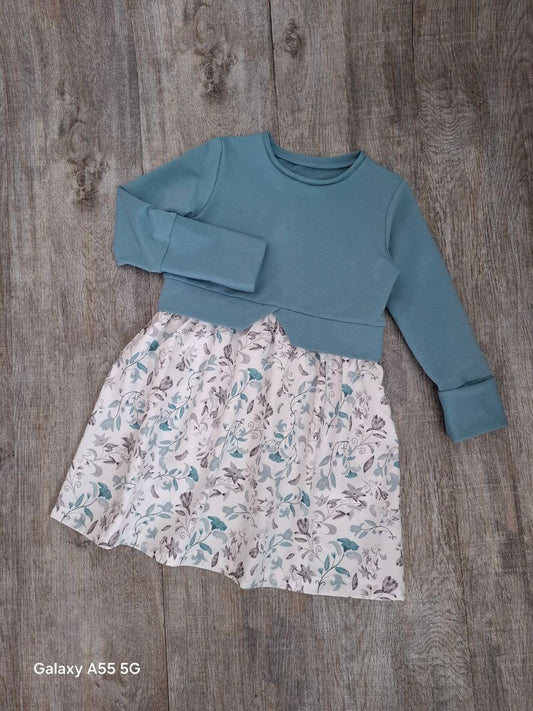 Mädchenkleid aus Sommersweat - Baumwolle – handgemacht – Altblau - Blumenmuster – Größen 110–140– Kinderkleid festlich & alltagstauglich