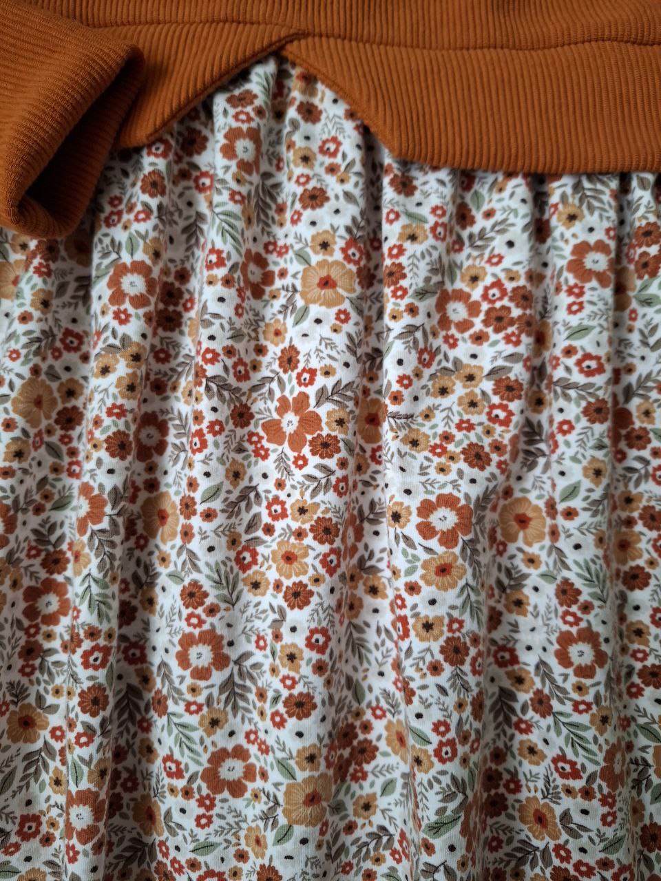 Mädchenkleid aus  Waffelstrick- Jersey– handgemacht –Terrakotta - Blumenmuster – Größen 110–140– Kinderkleid festlich & alltagstauglich