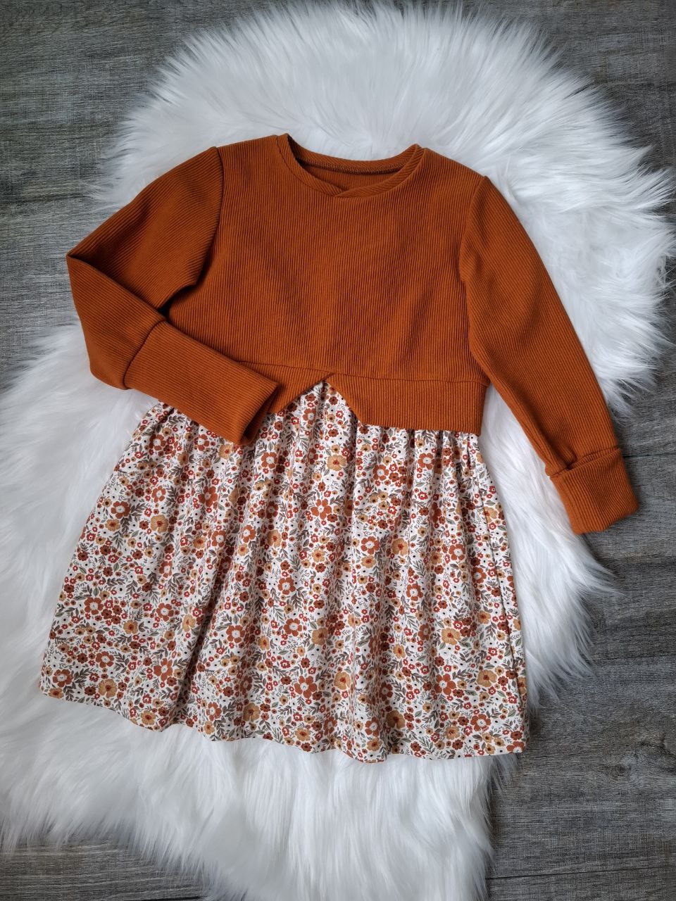 Mädchenkleid aus  Waffelstrick- Jersey– handgemacht –Terrakotta - Blumenmuster – Größen 110–140– Kinderkleid festlich & alltagstauglich