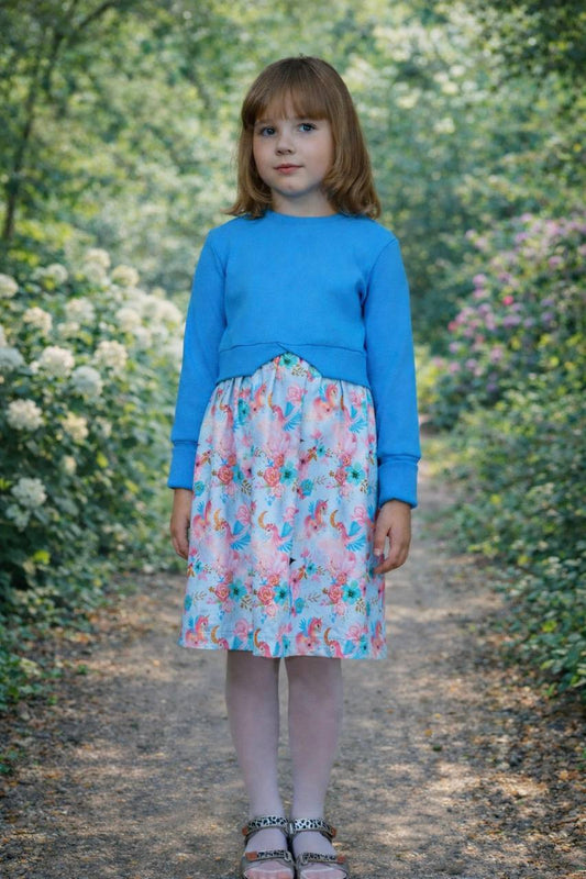 Kinderkleidung Mädchen- Kleid aus Bündchen und Baumwolljersey mit Taillenband.