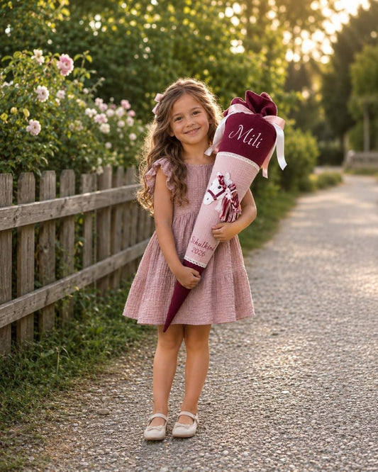 Personalisierte Musselin Schultüte mit 3D Pferd Bestickung in Hell pink und Bordeaux für Mädchen