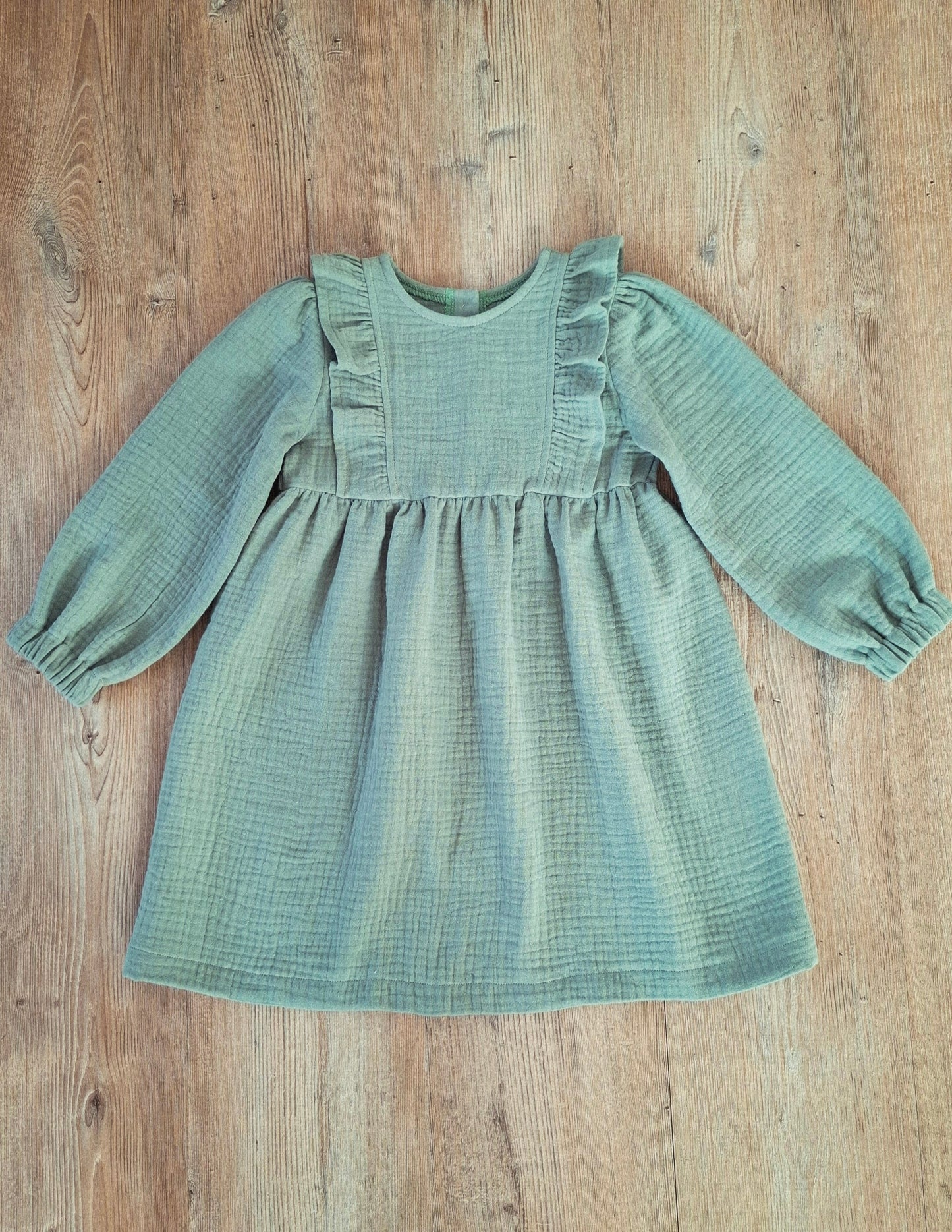 Mädchen Kleid aus Musselin mit Rüschen – Langarm Kleid mit Gummizug – Handgemachtes Kinderkleid in verschiedenen Farben und Größen