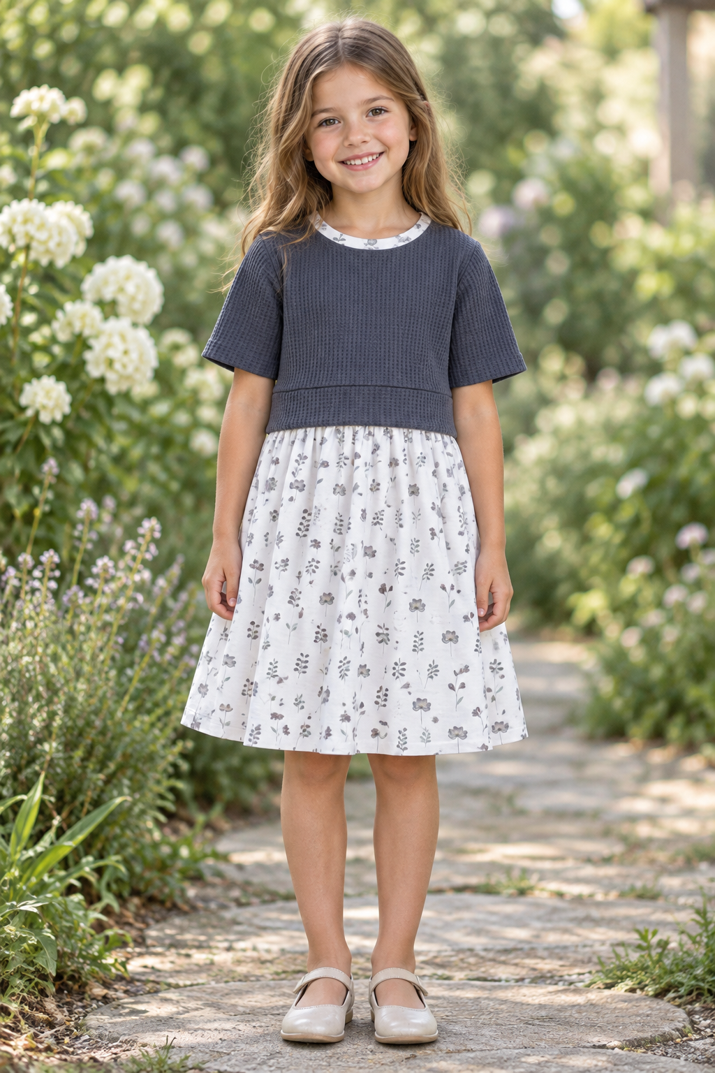 Kurzärmliges Mädchenkleid aus Waffelstoff und Baumwolljersey – Größe 122